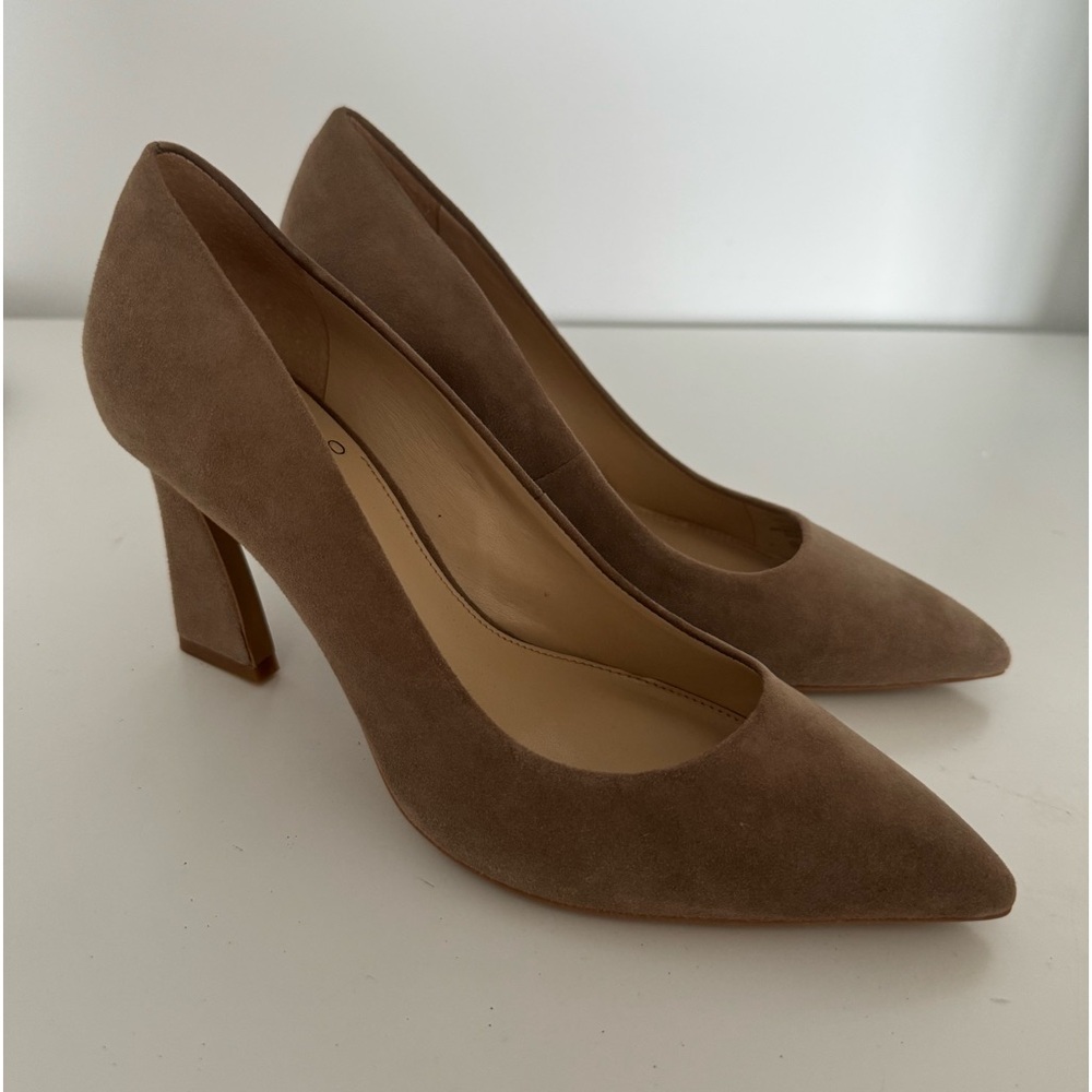 Vince Camaro Akenta Pointed Toe Pump